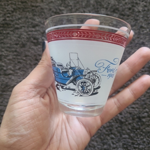 Drinkware-Vintage Car Design - Picture 3 of 12